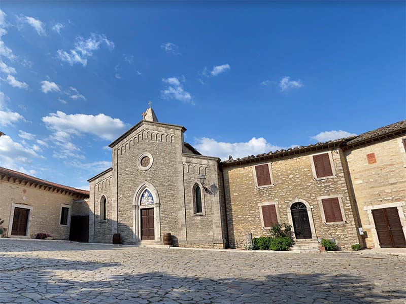 Castello e chiesa di Santa Maria Assunta a Titignano
